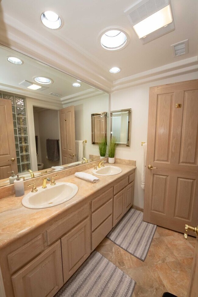 Building Photo - Amazing La Jolla North PB home with panoramic views of the ocean, bay and downtown