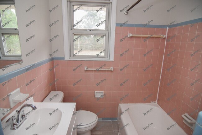 Building Photo - 3 Bedroom House For Lease!!!