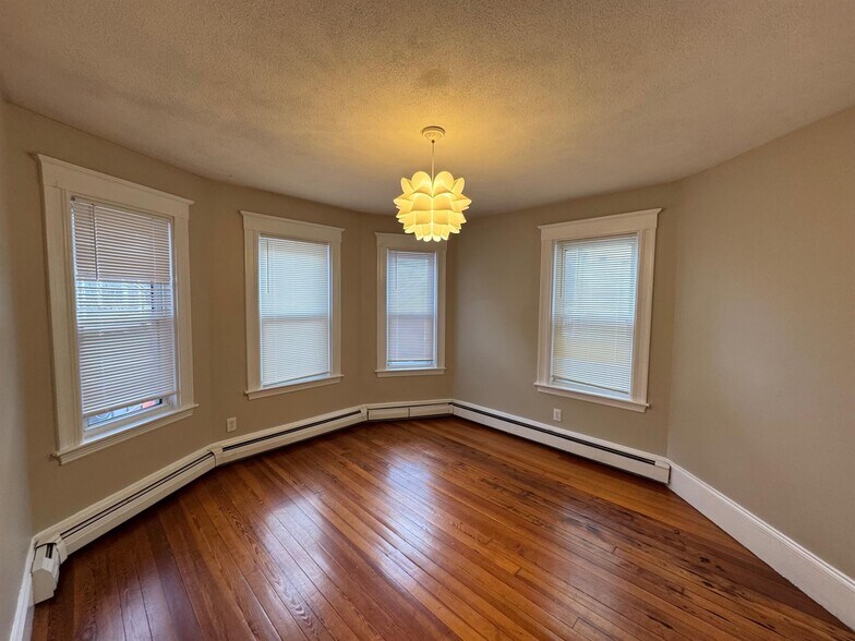 Building Photo - 97 Marion St