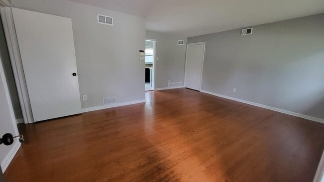Building Photo - 5150 Flamingo Rd