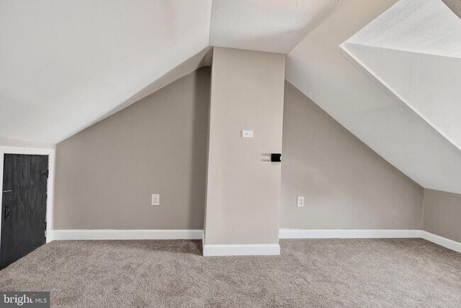 Building Photo - 603 Maple St