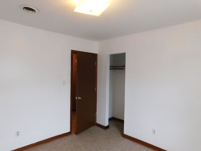 Building Photo - Duplex in Havelock close to Cherry Point