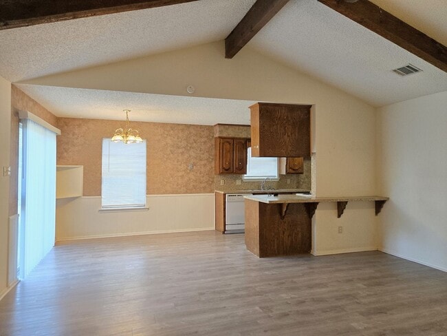 Building Photo - 3/2 House in Midway ISD!