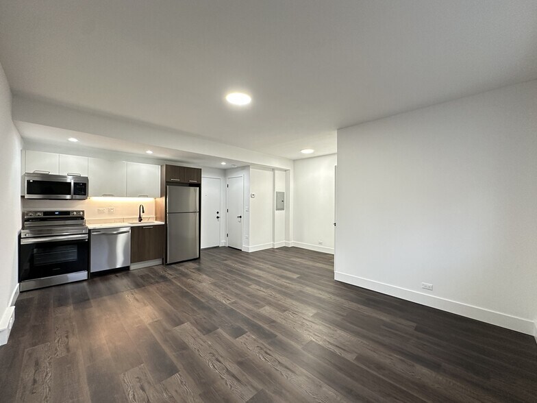 Building Photo - 1553 W Hollywood Ave