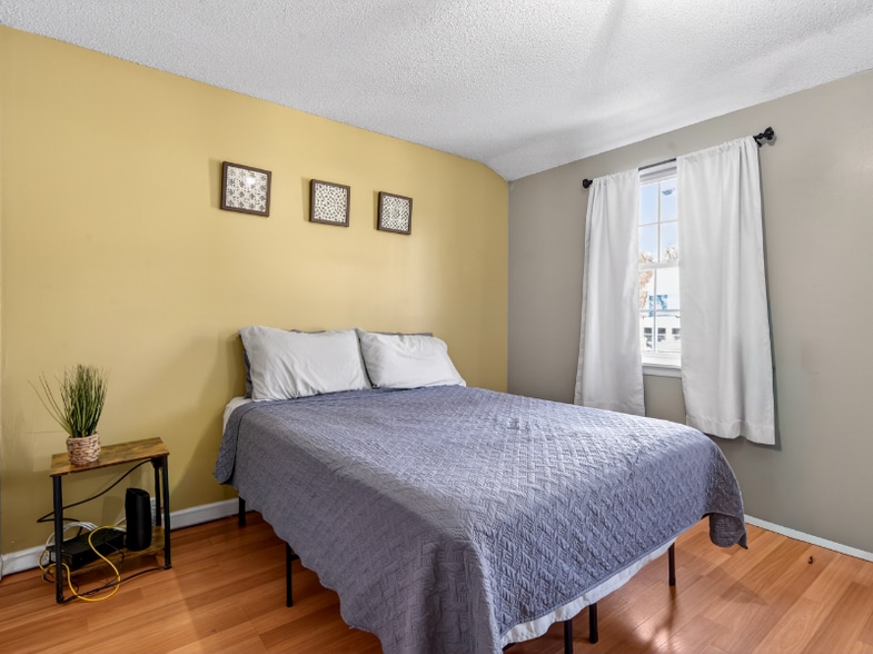 Building Photo - 1082h Mt Hope Ave