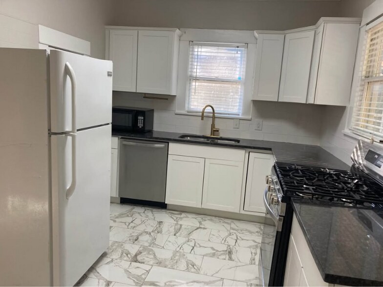 Primary Photo - 842 Fairview St