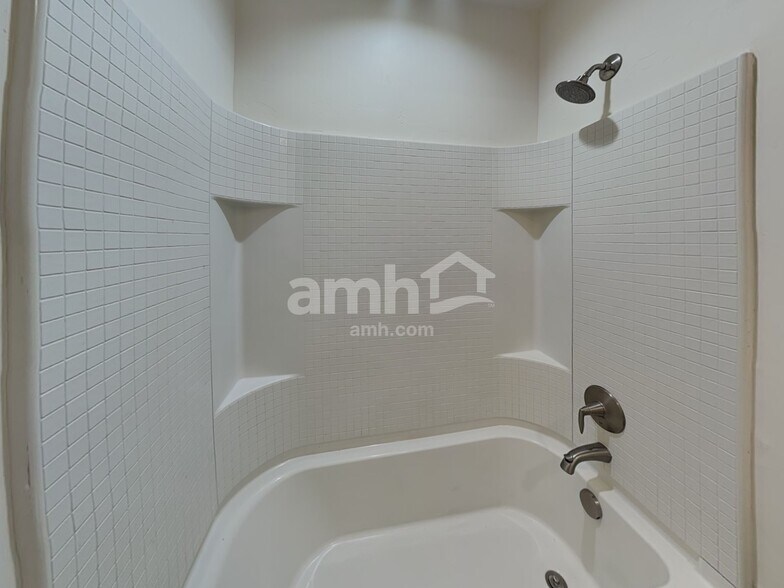 Building Photo - 302 E Sicily Dr