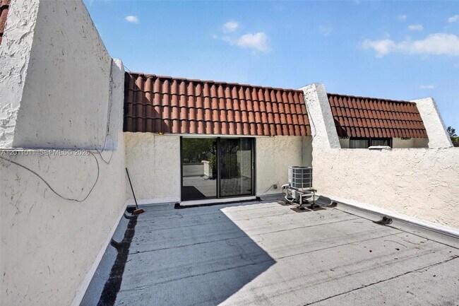 Building Photo - 8855 SW 62nd Terrace