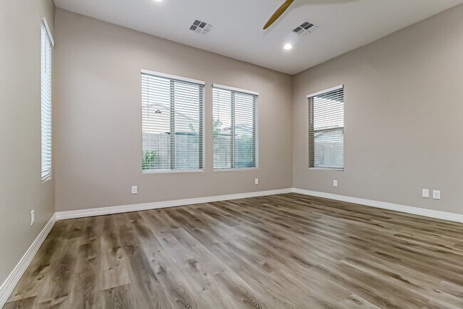 Building Photo - 16020 W Cameron Dr