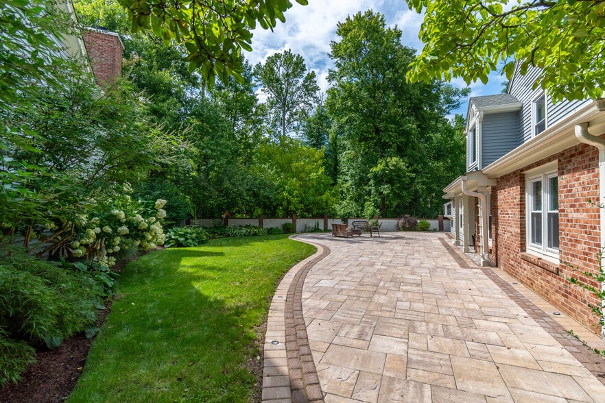 Pathway to your main entrance - 5 Nottingham Cir