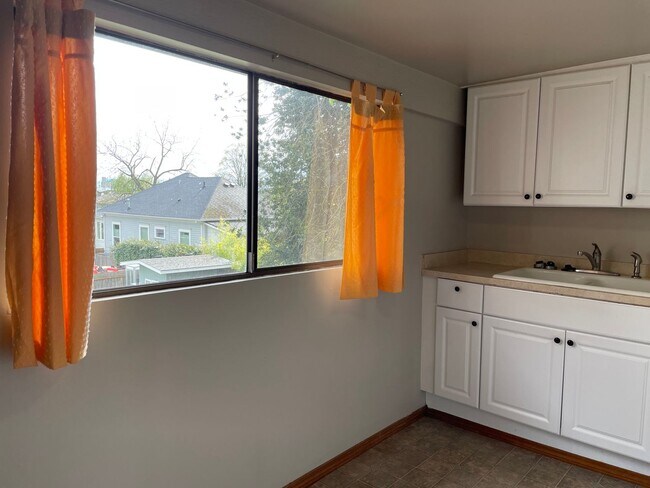 Building Photo - M1614 #1-3