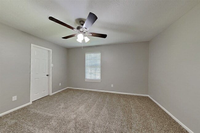 Building Photo - 8415 Sparkling Springs Dr