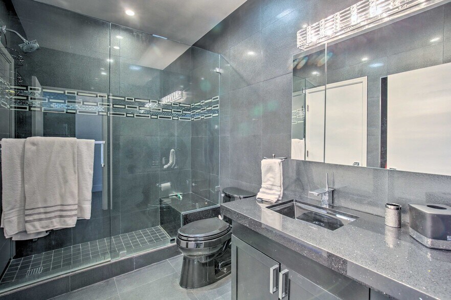 Building Photo - 530 K St