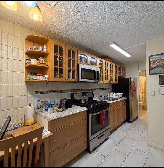 Building Photo - 1911 Kalakaua Ave