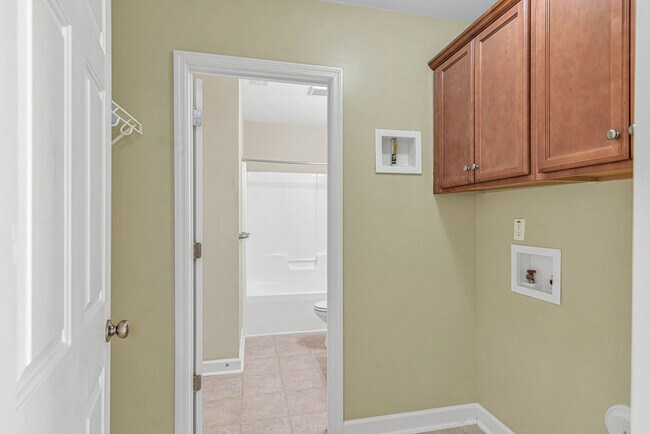 Building Photo - 188 Pine Hollow Rd