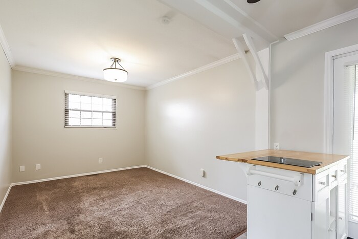 Building Photo - 1886 Florida Dr