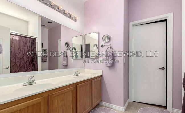 Building Photo - 2721 E Schiliro Cir