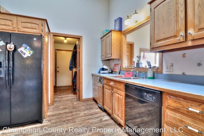 Building Photo - 3 br, 4 bath House - 5316 Trautlake Dr. S.