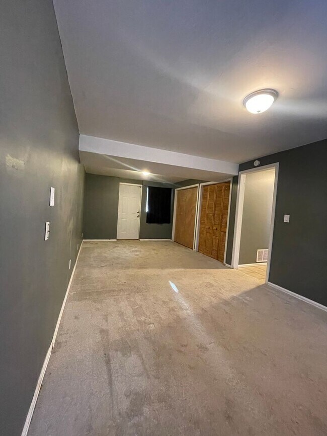 Building Photo - 4 bed 2 bath Home Perfectly Located