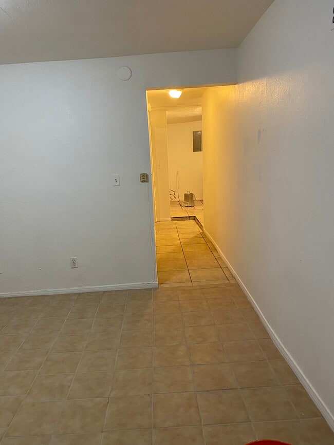 Building Photo - 2034 E Linda Vista St