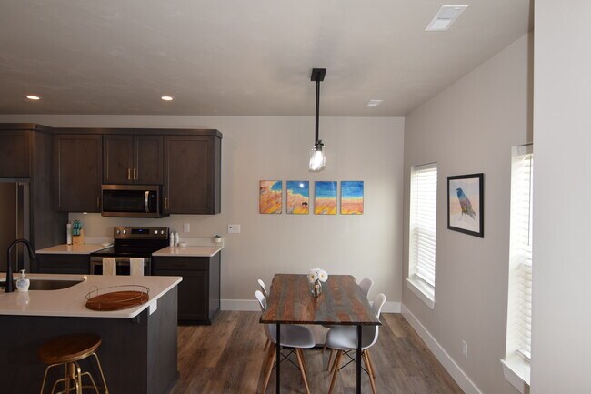 Building Photo - 2929 Sunburst Dr
