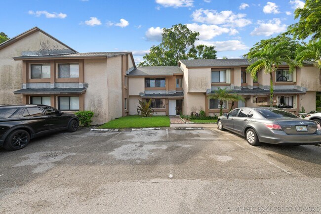 Building Photo - 32 Wimbledon Lakes Dr