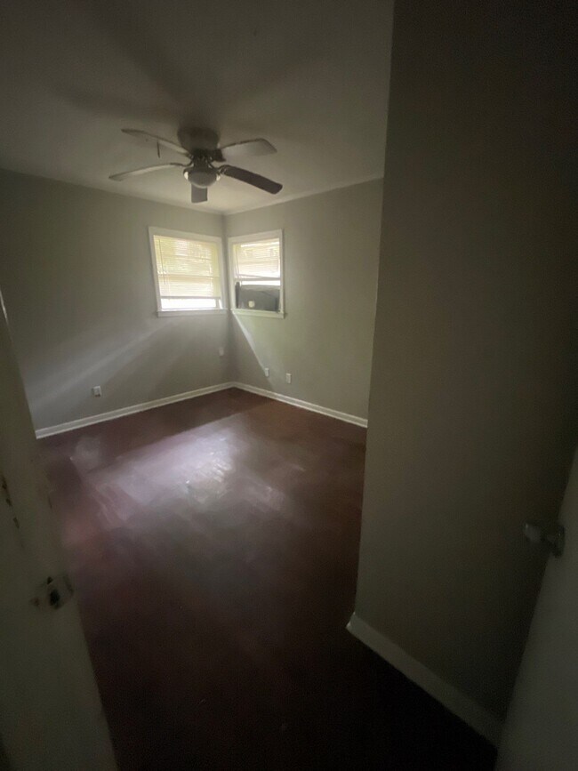 Building Photo - 2718 E Benwood Dr