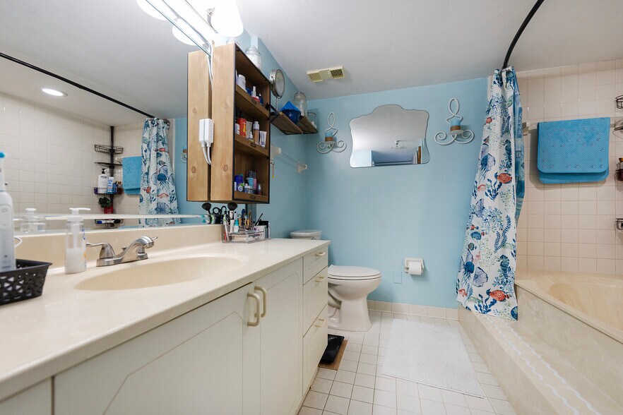 Master Bath - 2425 S Atlantic Ave