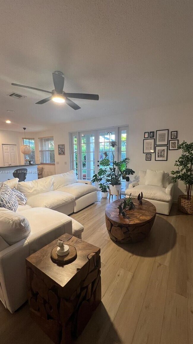 Building Photo - 1546 Sandpiper Cir