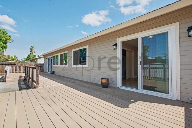 Building Photo - 2307 N Cirby Way