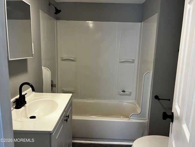 Building Photo - 644 Church St