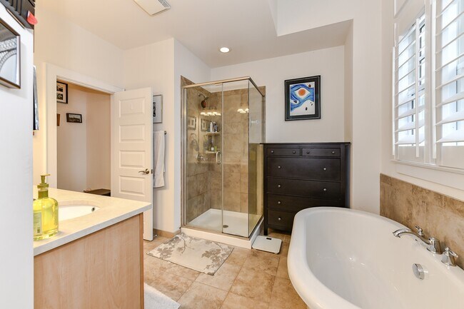 Building Photo - 332 Magnolia Ave