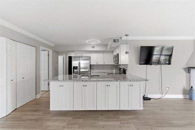 Building Photo - 2400 Feather Sound Dr