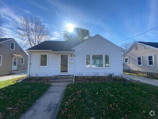 Building Photo - 2 Bed, 1 Bath Single-Family Home Close to ...
