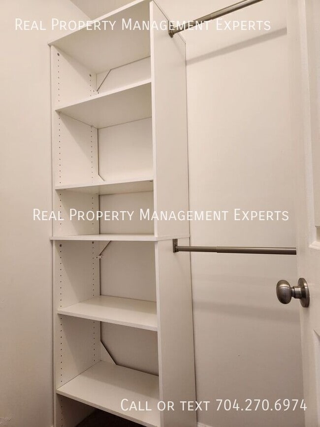 Building Photo - 3707 Colony Crossing Dr