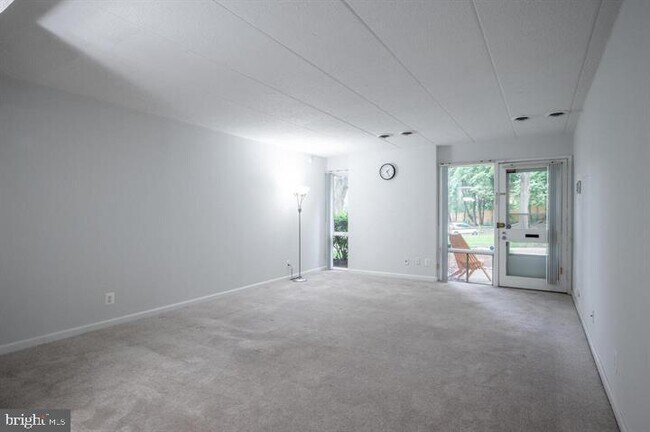 Building Photo - 2525 Huntington Ave