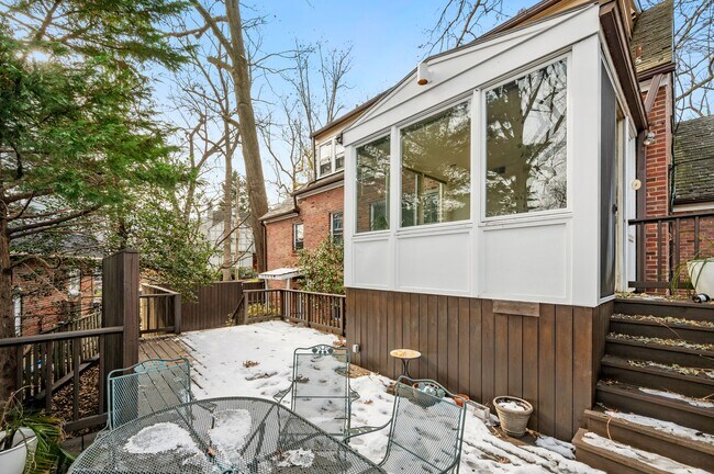 Building Photo - 5325 Chevy Chase Pky NW