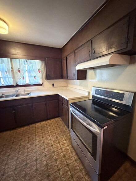 Building Photo - 1215 E 35th Street Pl