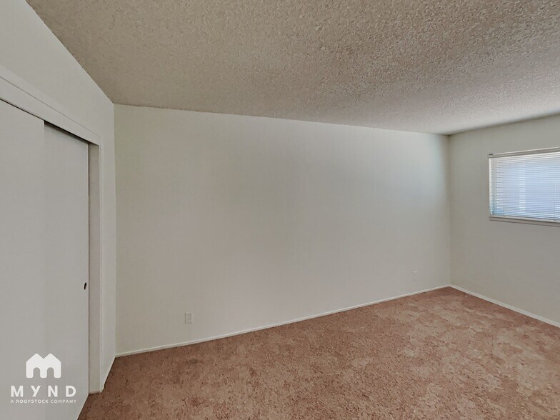Building Photo - 870 Burbank Dr
