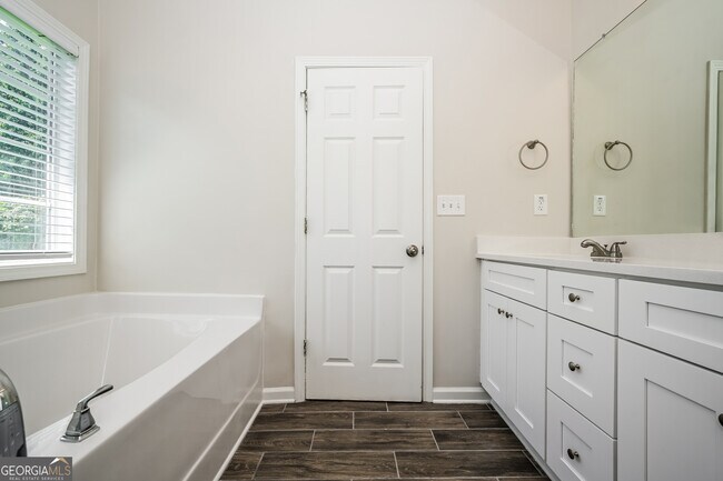 Building Photo - 40 Berkshire Run