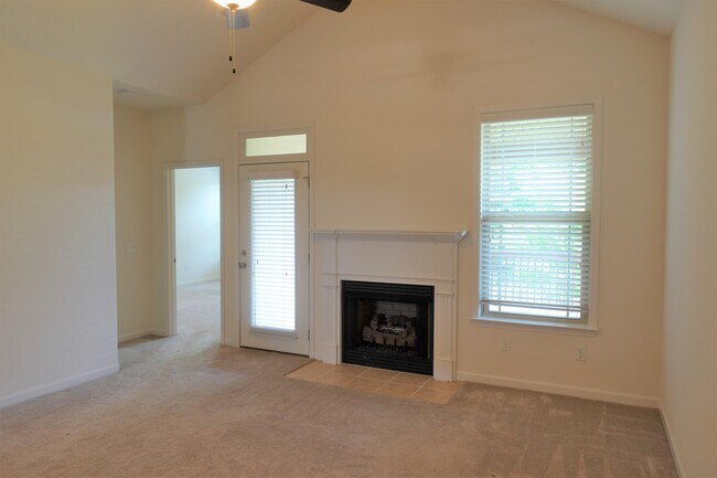 Building Photo - 153 Bur Oak Dr