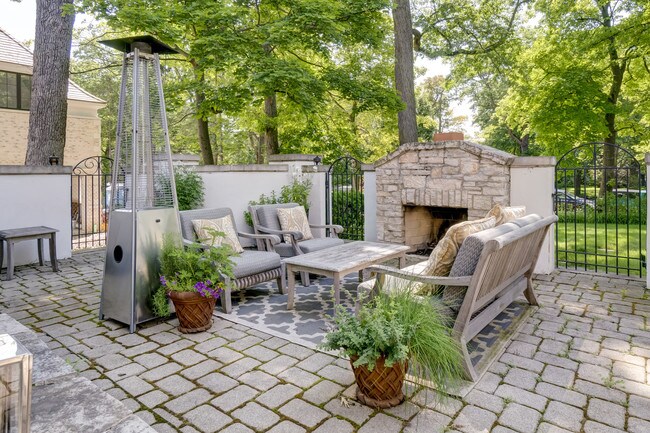 Building Photo - 755 Sheridan Rd