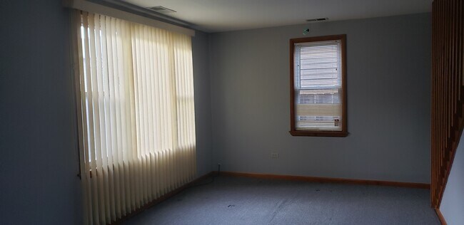 Building Photo - 5413 N Mobile Ave