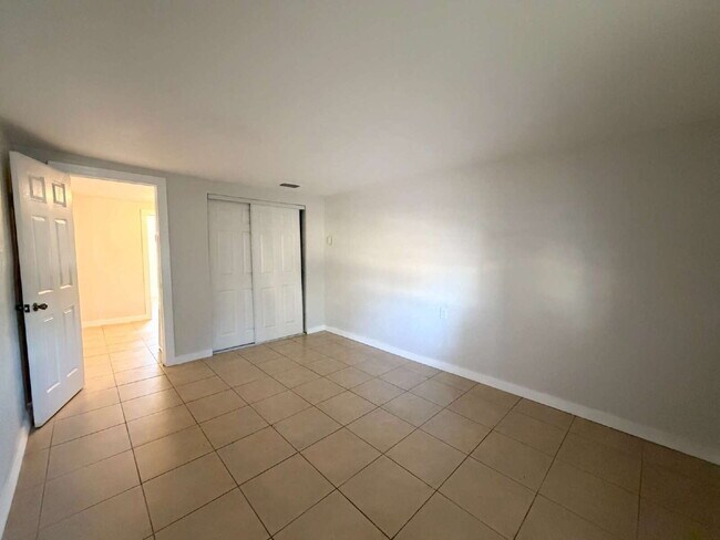 Building Photo - 6651 River Rd