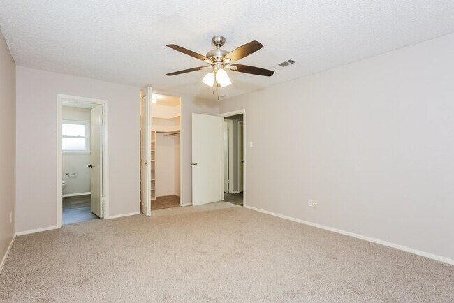 Building Photo - 1307 Columbine Ct