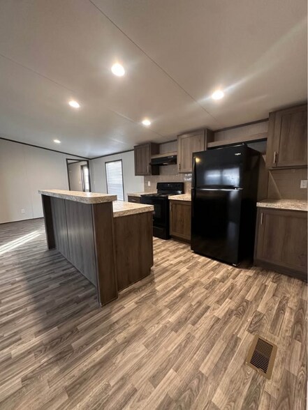 Building Photo - 3200 S Highland Park Dr