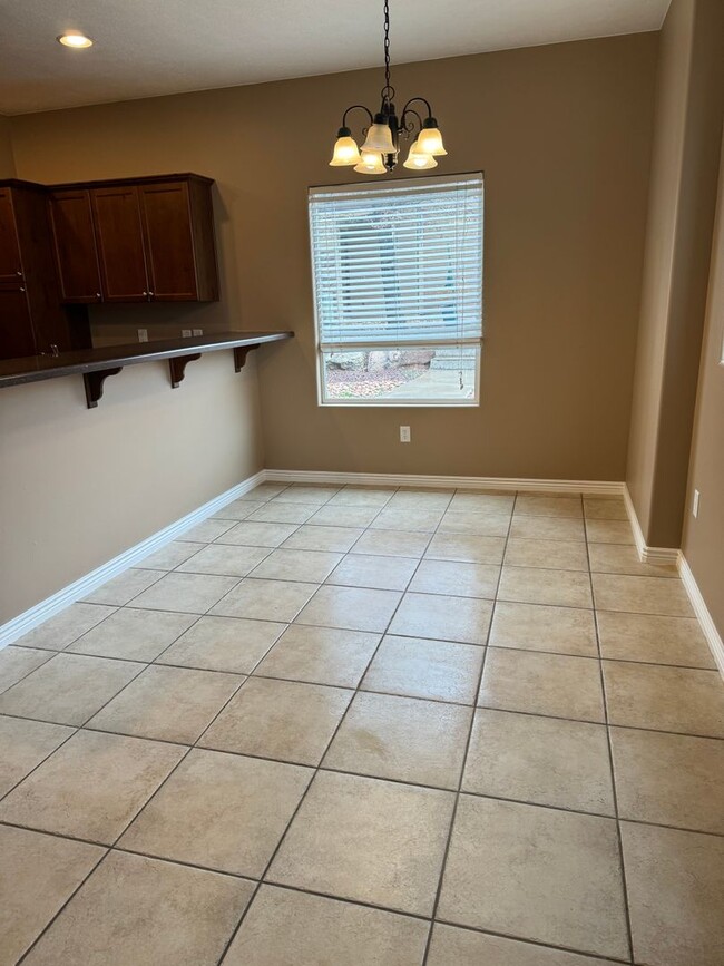 Building Photo - Condominium with Clubhouse: includes POOL and WORKOUT ROOM