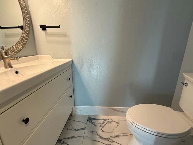 Building Photo - Well Appointed 3 Bedroom 2.5 Bath Townhome in Perfect Campbell Location!