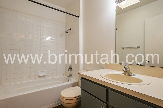 Building Photo - 4467 S Albright Dr