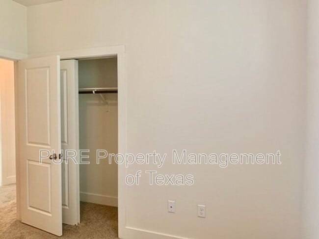 Building Photo - 2225 Katy Ln